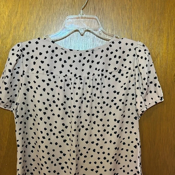 Loft Animal Print Hidden Button Front Blouse Puff Sleeve Pleated Back Size S - Picture 6 of 8